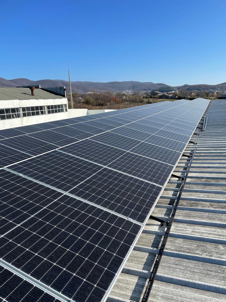 Painéis Solares em Edifício Industrial