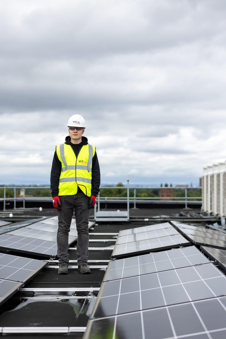 Painéis Solares em Edifício Industrial